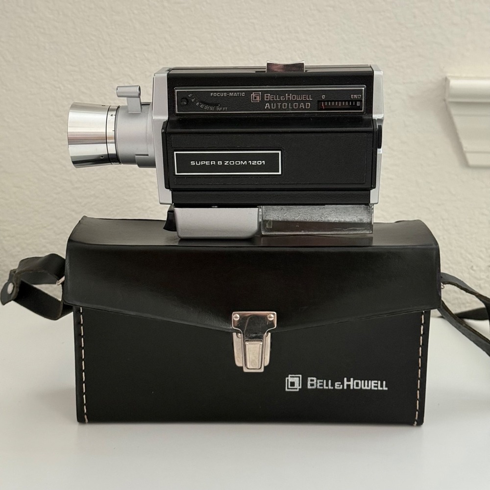 Bell and Howell Autoload Super 8 Zoom 1201 Camera & Case UNTESTED